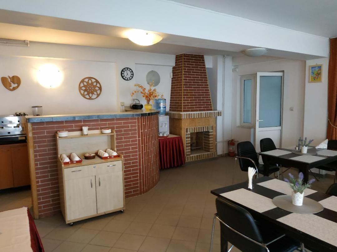 Vila Mihail Hotel Busteni Exterior photo