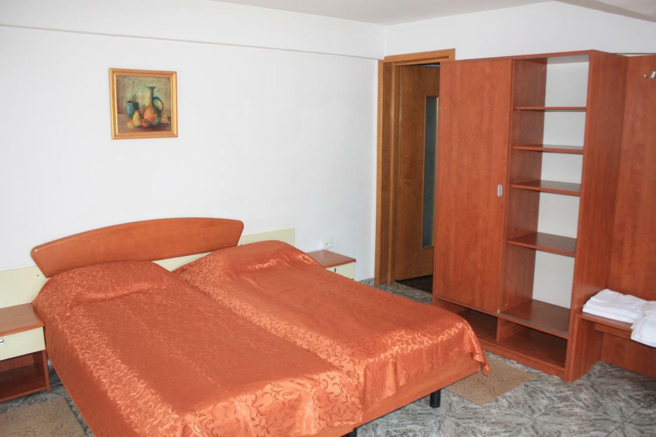 Vila Mihail Hotel Busteni Exterior photo