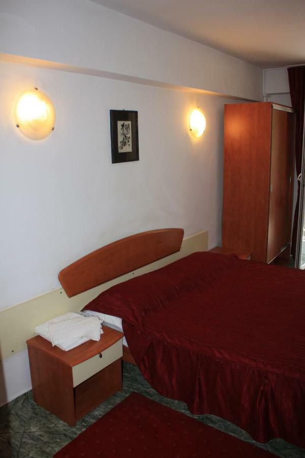 Vila Mihail Hotel Busteni Exterior photo